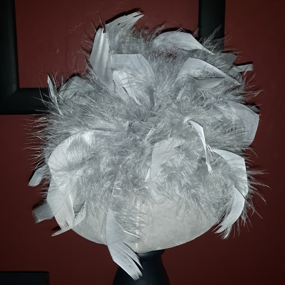 🖤STUNNING!! Silver/Gray Velvet Hat🖤 - Picture 3 of 8